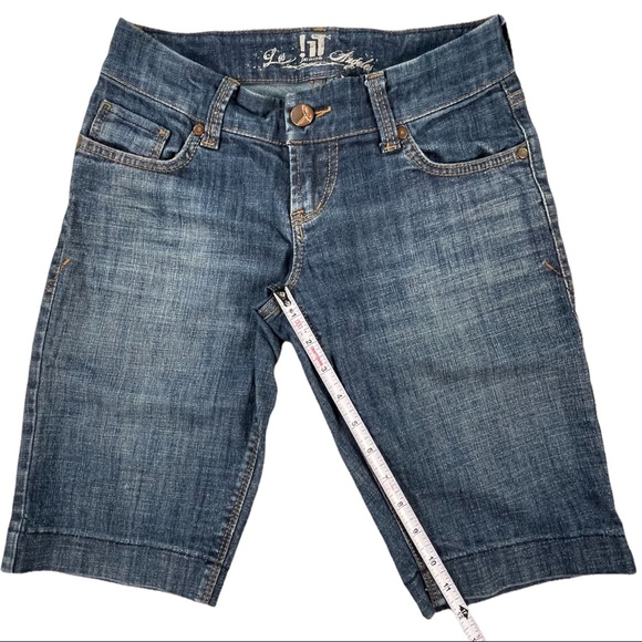 !iT Jeans size 24 medium wash Bermuda jean  shorts, like new condition - Picture 12 of 13